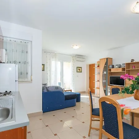 Partelj Apartman Vir