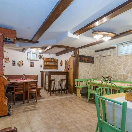 Partelj Apartman Vir